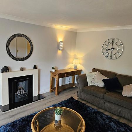 Redcot Gardens Stamford 4 Bed Contractor Familt Home With Parking Eksteriør billede