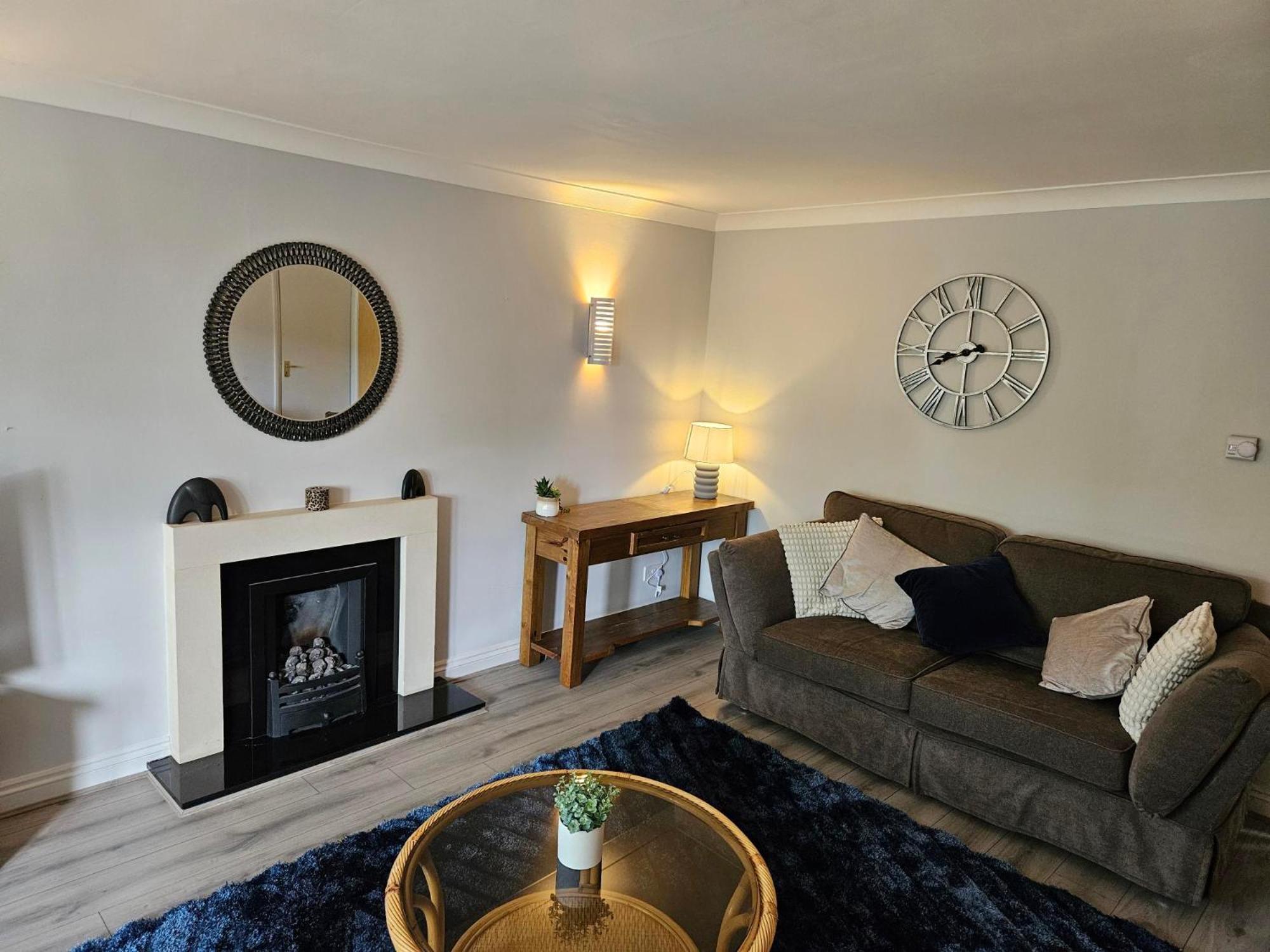 Redcot Gardens Stamford 4 Bed Contractor Familt Home With Parking Eksteriør billede