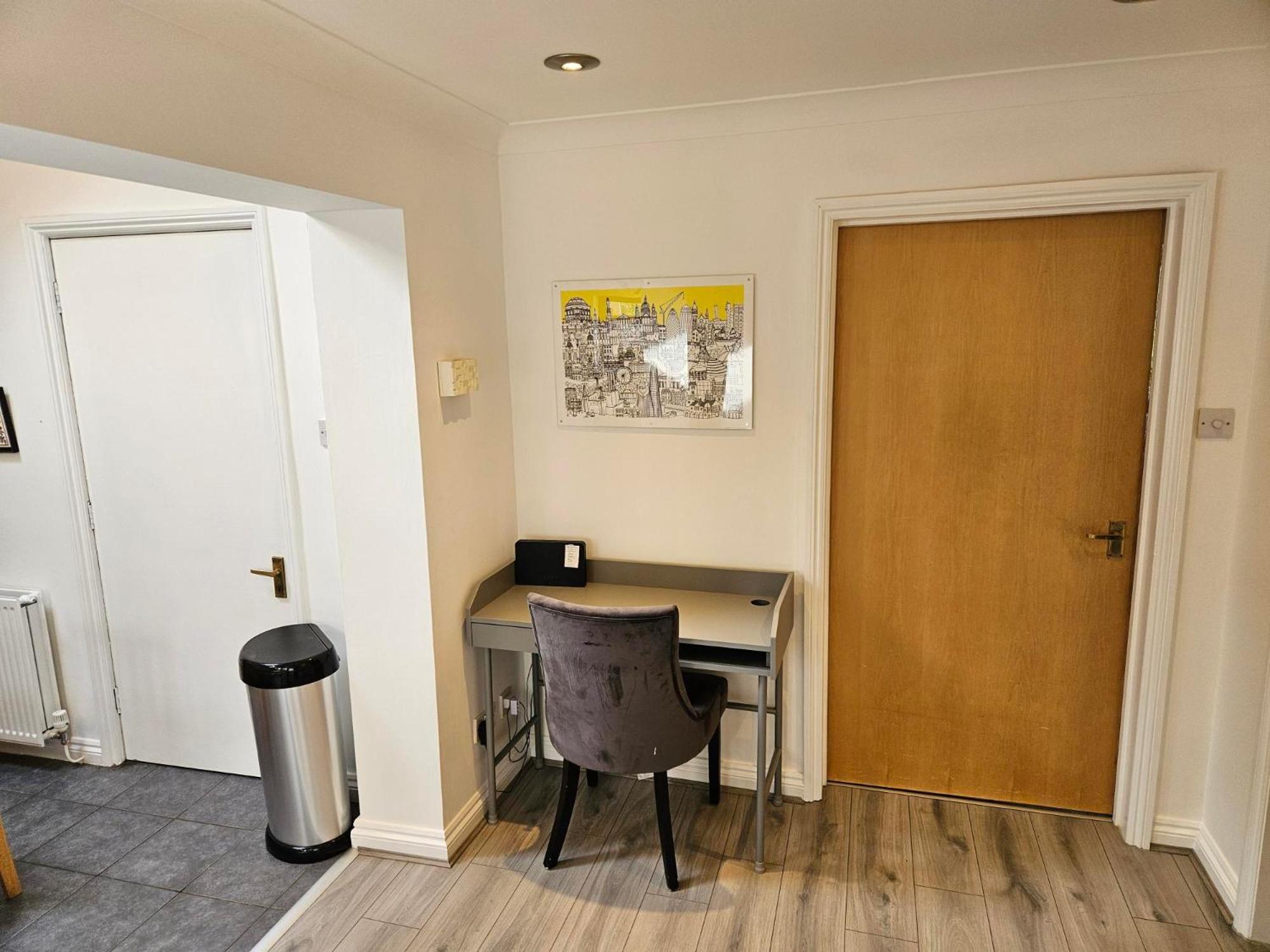 Redcot Gardens Stamford 4 Bed Contractor Familt Home With Parking Eksteriør billede