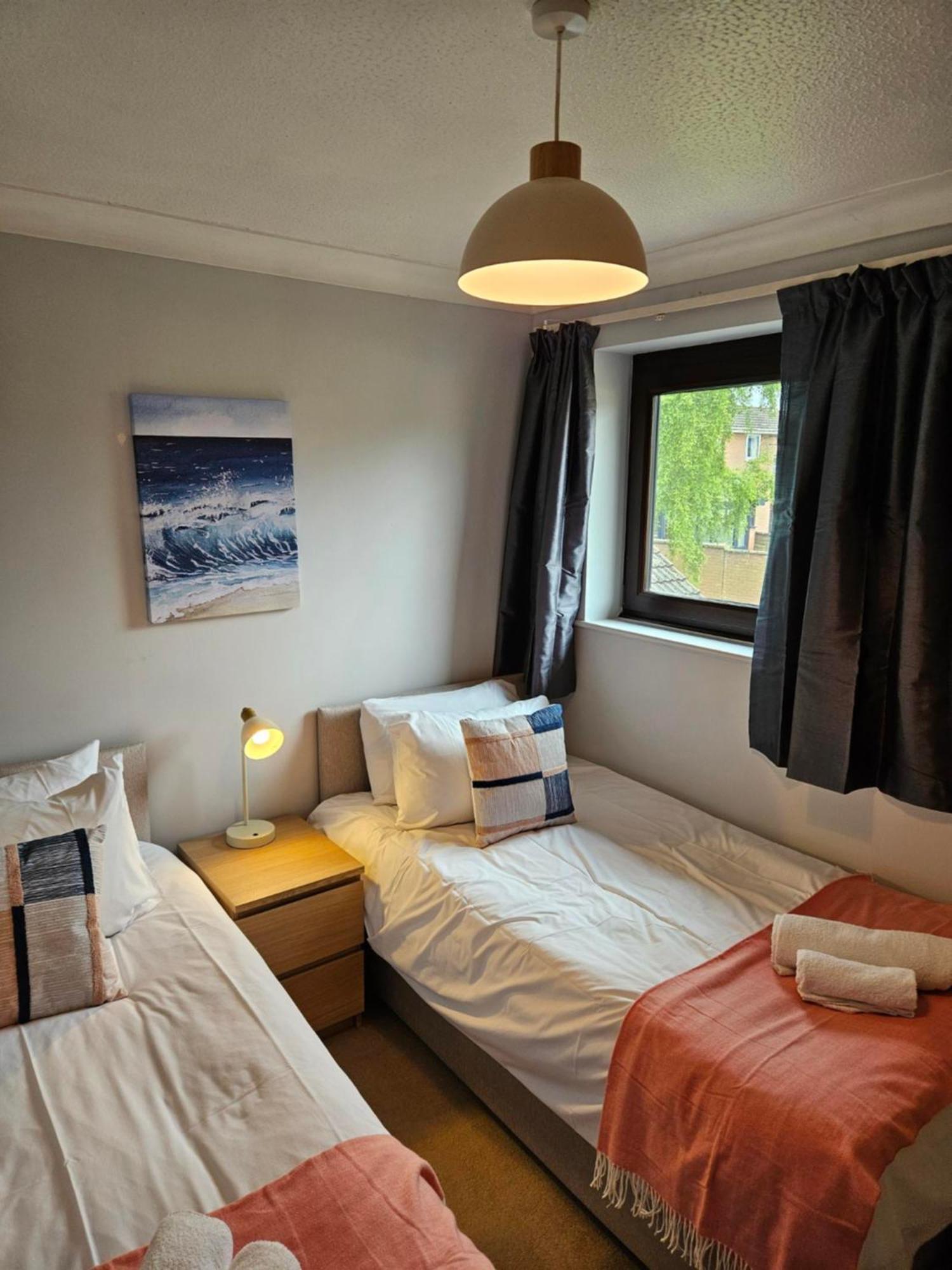 Redcot Gardens Stamford 4 Bed Contractor Familt Home With Parking Eksteriør billede