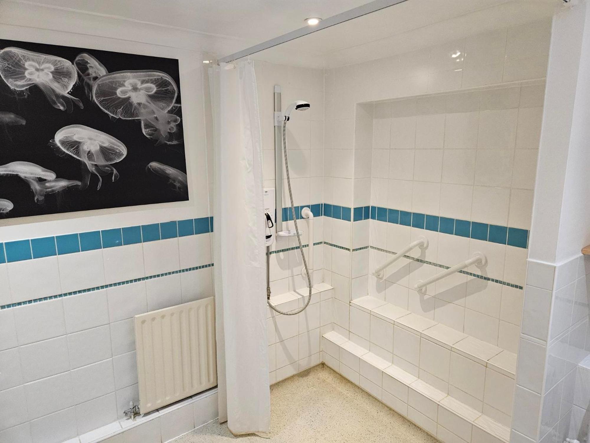 Redcot Gardens Stamford 4 Bed Contractor Familt Home With Parking Eksteriør billede