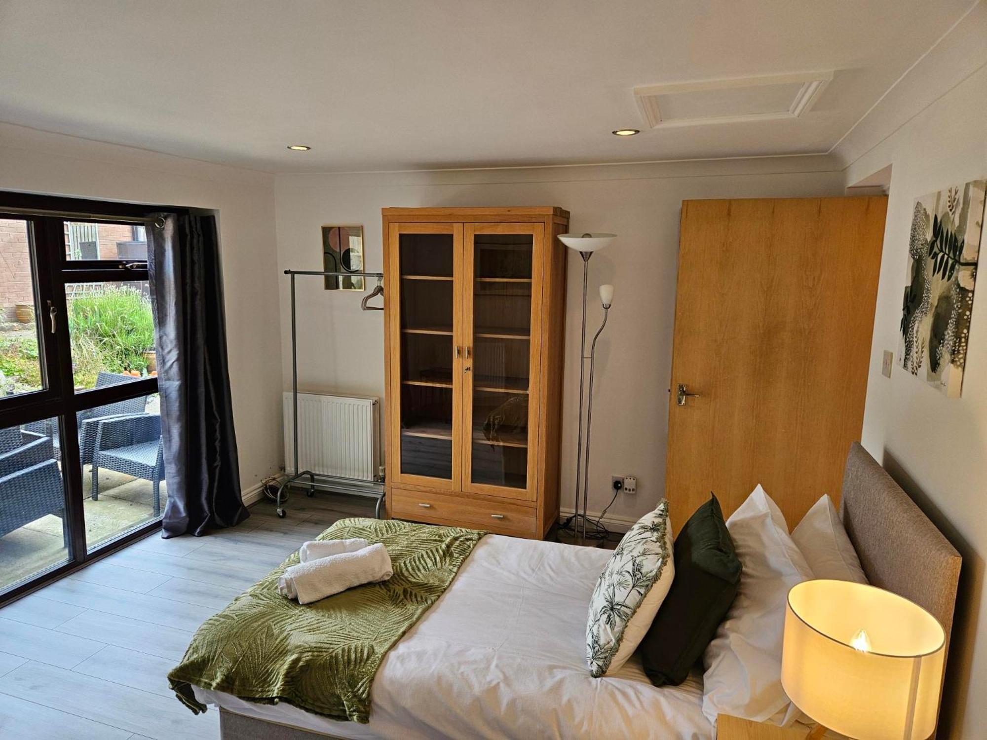 Redcot Gardens Stamford 4 Bed Contractor Familt Home With Parking Eksteriør billede