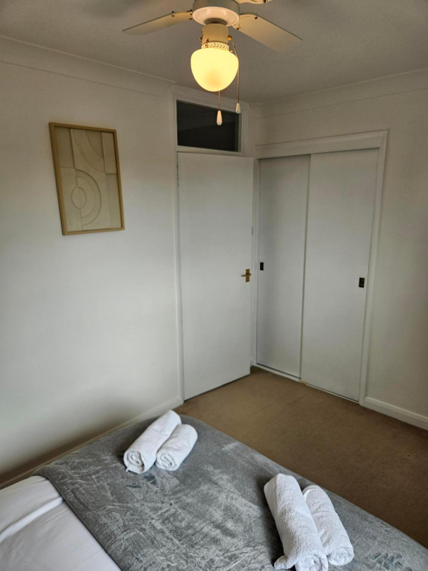 Redcot Gardens Stamford 4 Bed Contractor Familt Home With Parking Eksteriør billede
