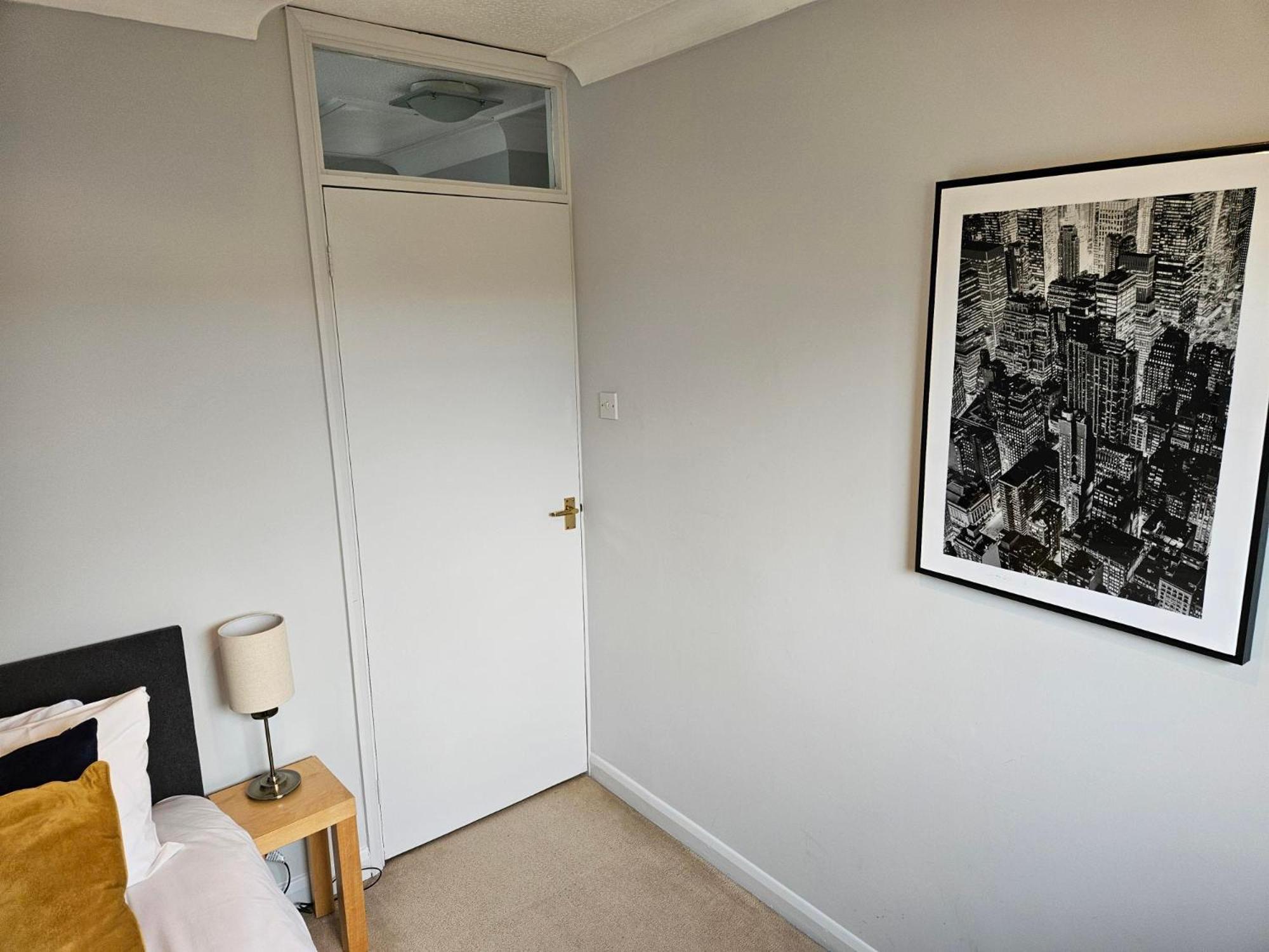 Redcot Gardens Stamford 4 Bed Contractor Familt Home With Parking Eksteriør billede