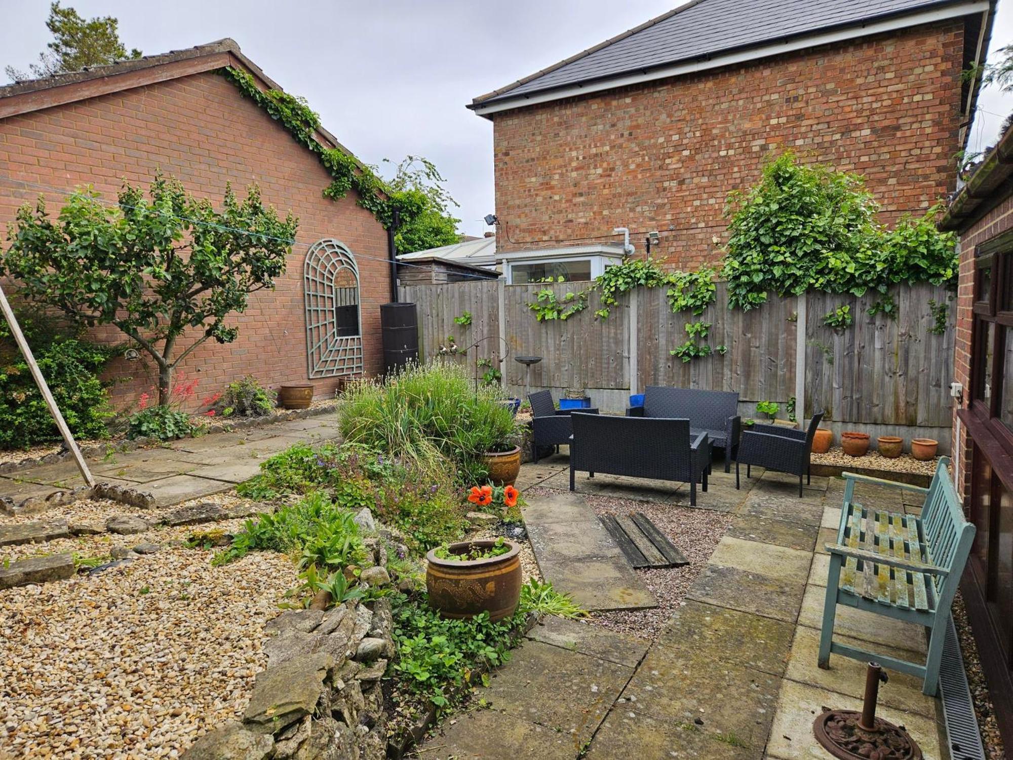 Redcot Gardens Stamford 4 Bed Contractor Familt Home With Parking Eksteriør billede